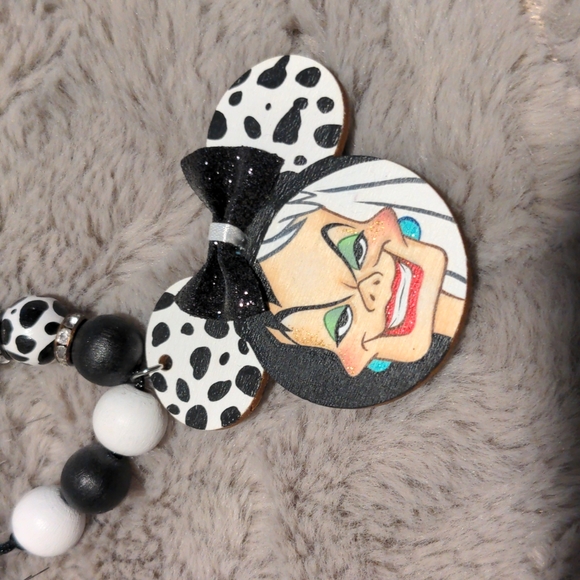 Cruella Necklace - Picture 2 of 3